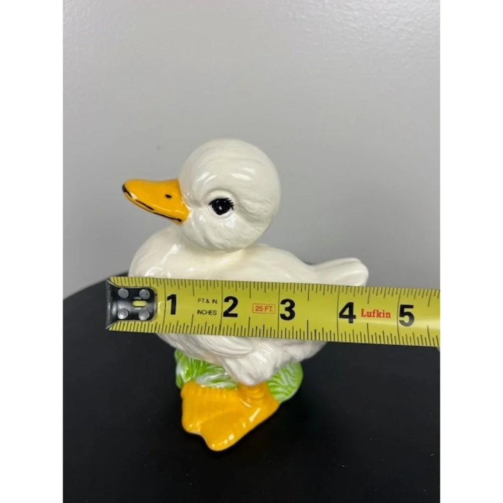 Vintage White Ceramic Duckling Figurine‎ Yellow Beak Glossy 5 Inch Cottagecore